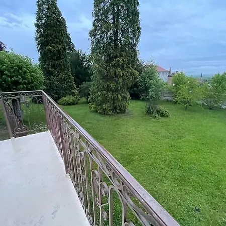 Holiday home Qouei Eichi La Maison Fleurie Piscine Campagne *